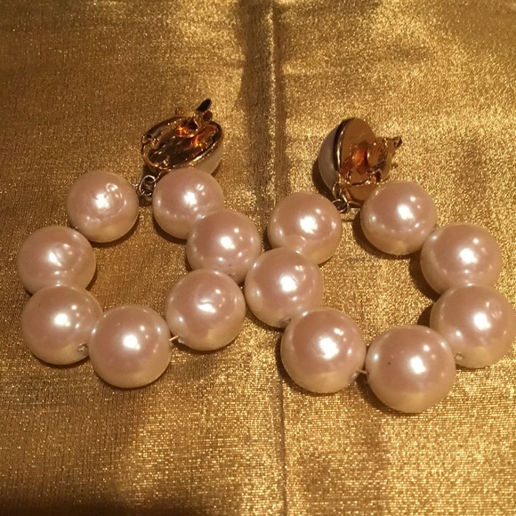 Faux pearl earrings - Picture 2 of 2